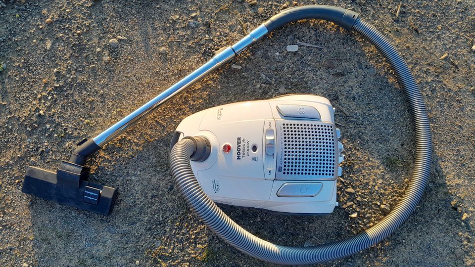 Tehokas 2400W Hoover pölynimuri