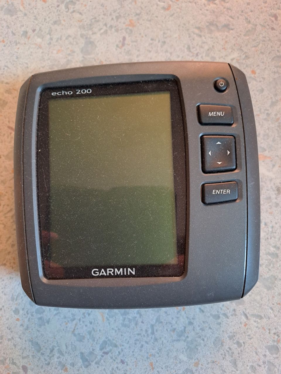 Kaikuluotain näyttö Garmin Echo 200 laite