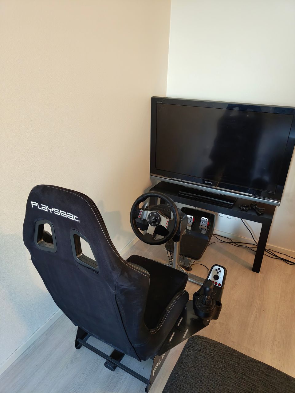 Playseat + Logitech G27