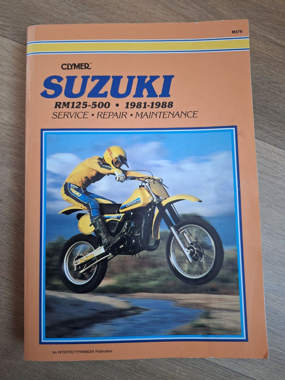 Suzuki RM 125-500 korjauskirja