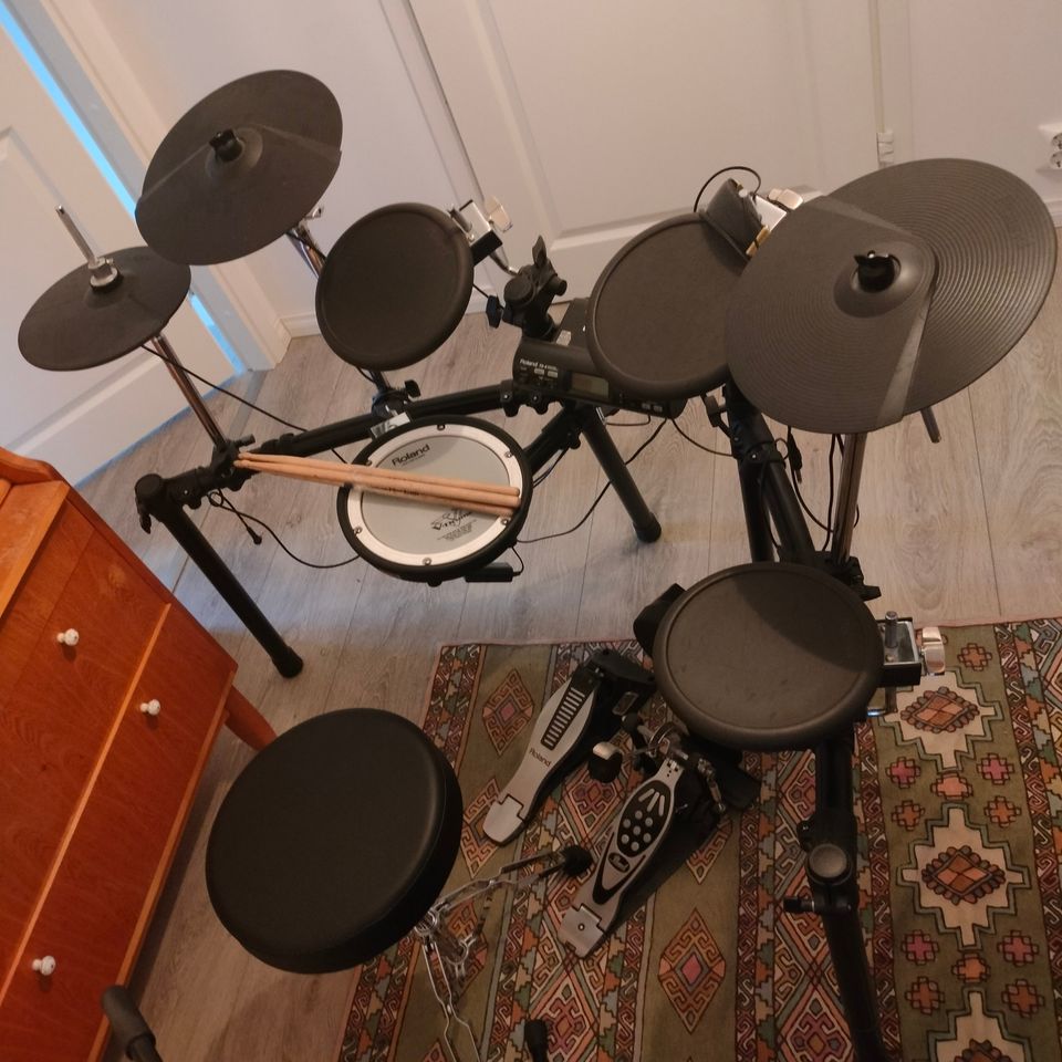 Roland TD-4 sähkörummut