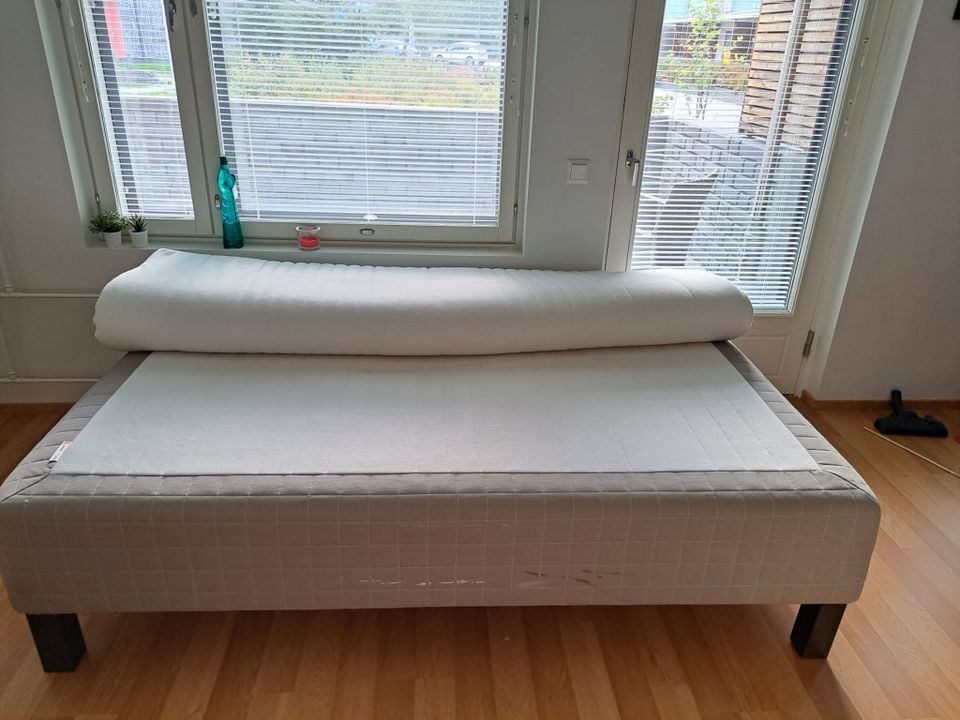 USED SKÅRER IKEA BED & TUSSOY IKEA MATTRESS