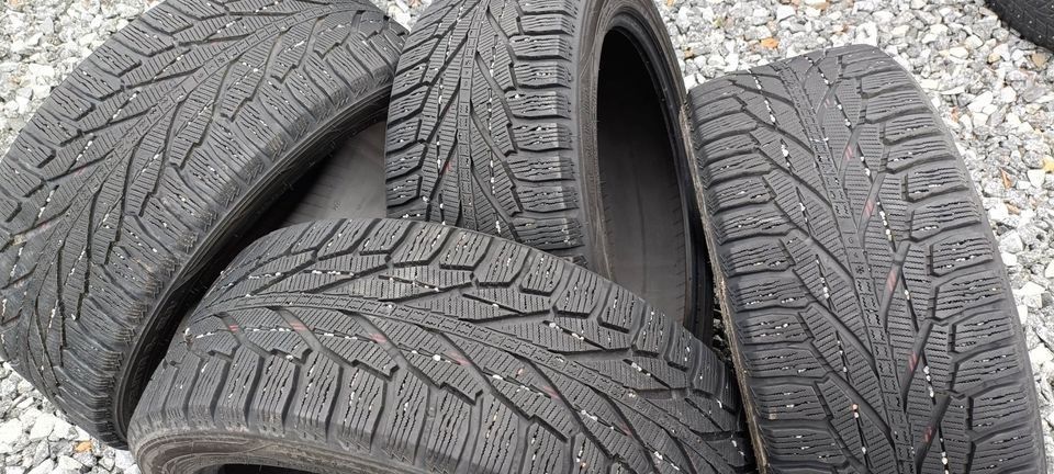 Nokian Hakkapeliitta R2 255/45/20 kitkarenkaat