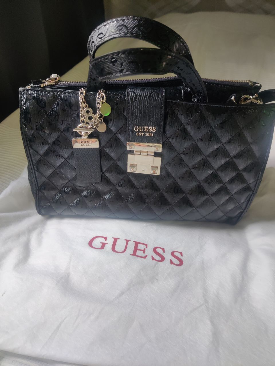 Guess laukku