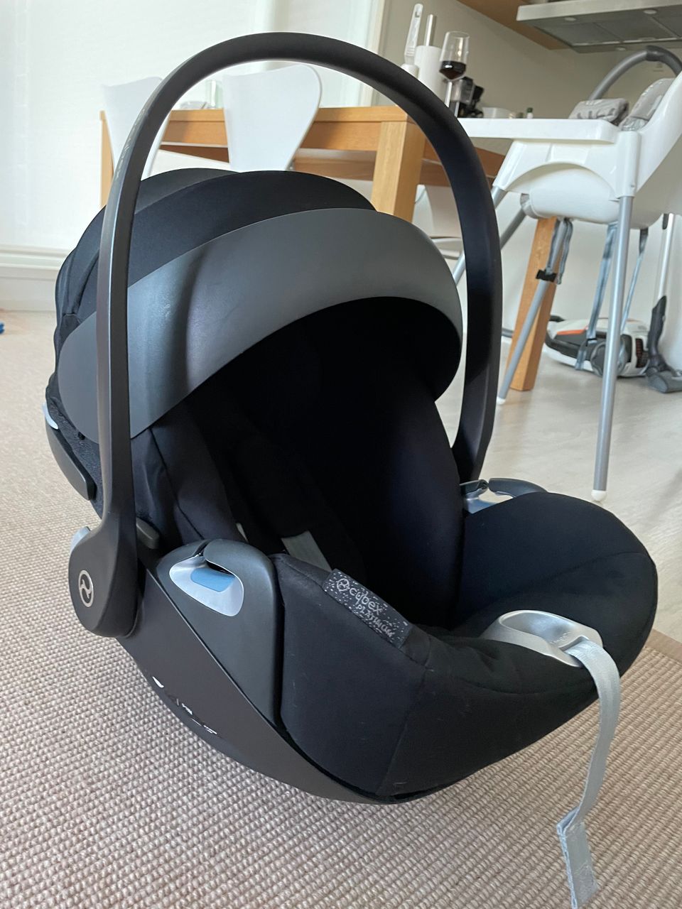 VARATTU Cybex Cloud Z i-size Plus deep Black Platinum turvakaukalo