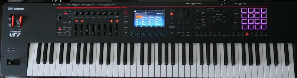 Roland Fantom 07  76 keys