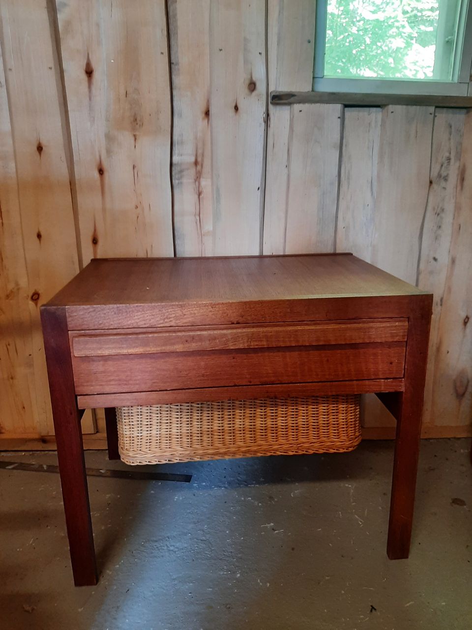 Vintage teak ompelulipasto +kuljetus