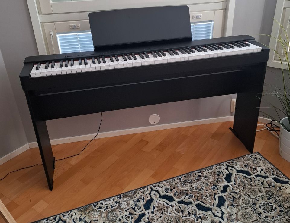 Yamaha P225 Digital Piano