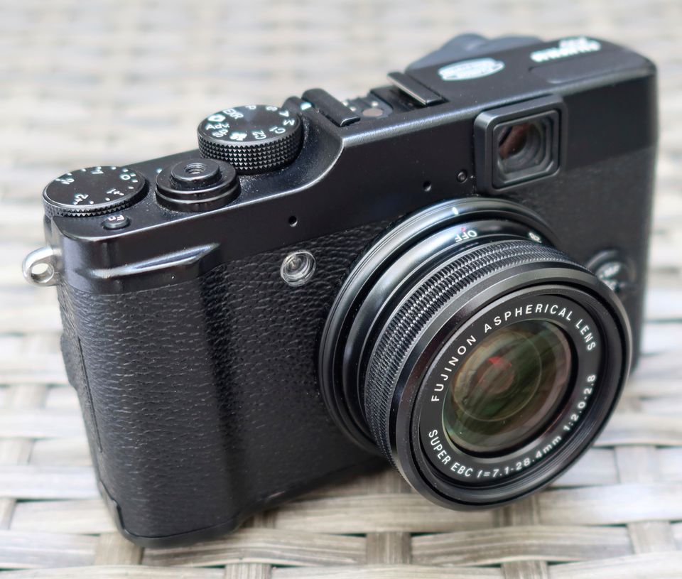 Fujifilm X10