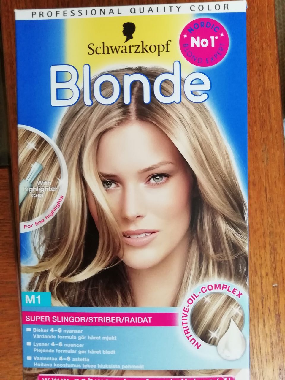 Schwarzkopf Blonde M1-raidoitusväri