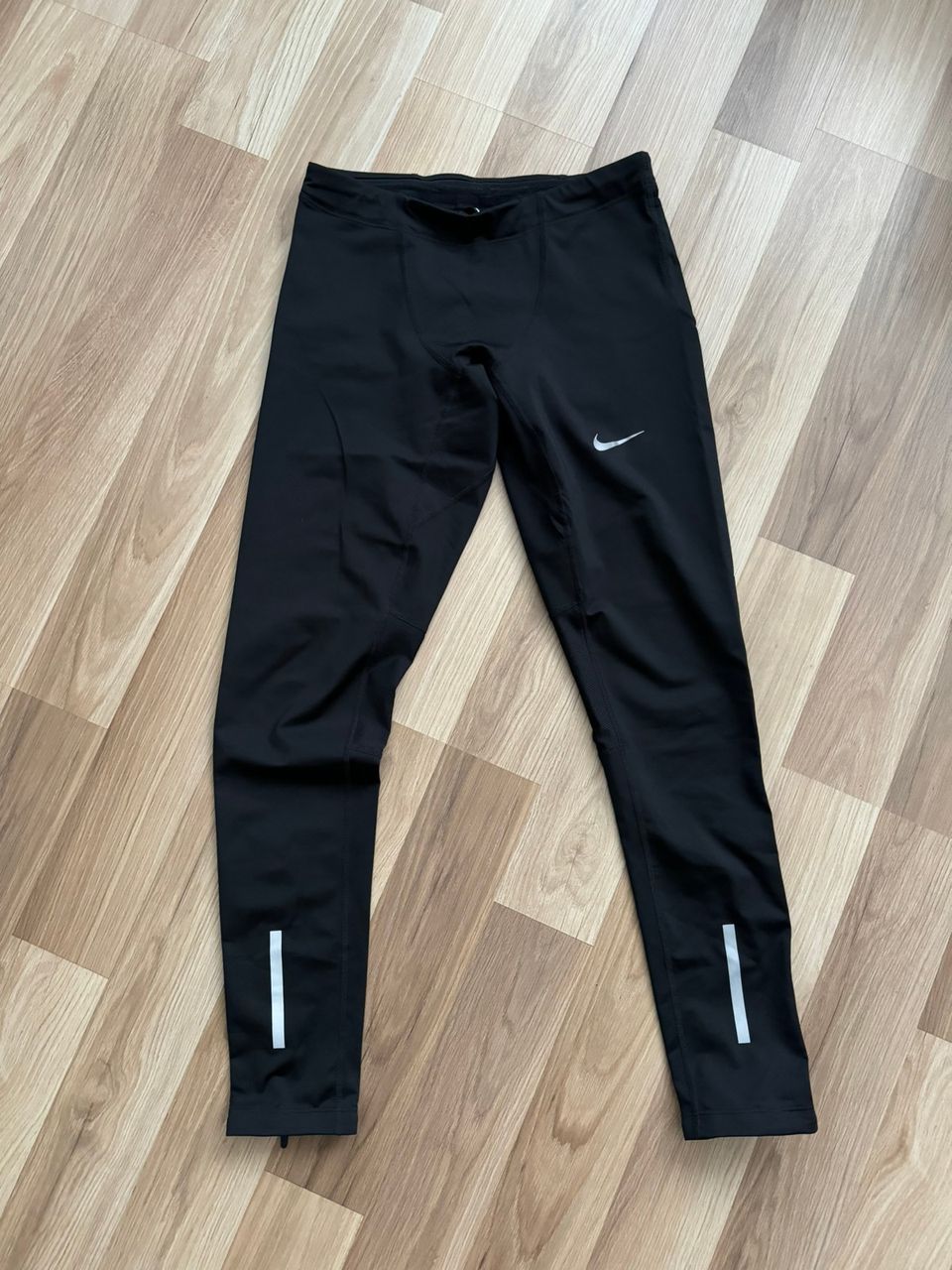 Nike dri-fit juoksutrikoot