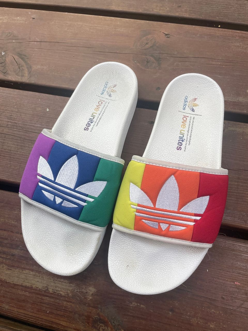 Adidas sandaalit