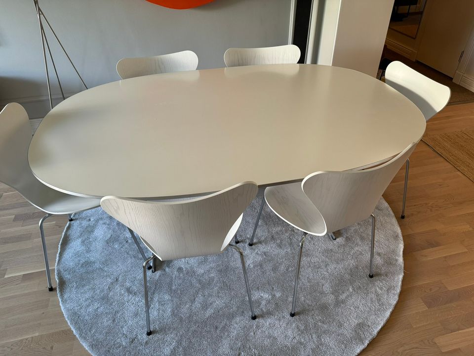 FRITZ HANSEN Superellipsi -ruokapöytä 180x120 cm (ovh. 2799€)