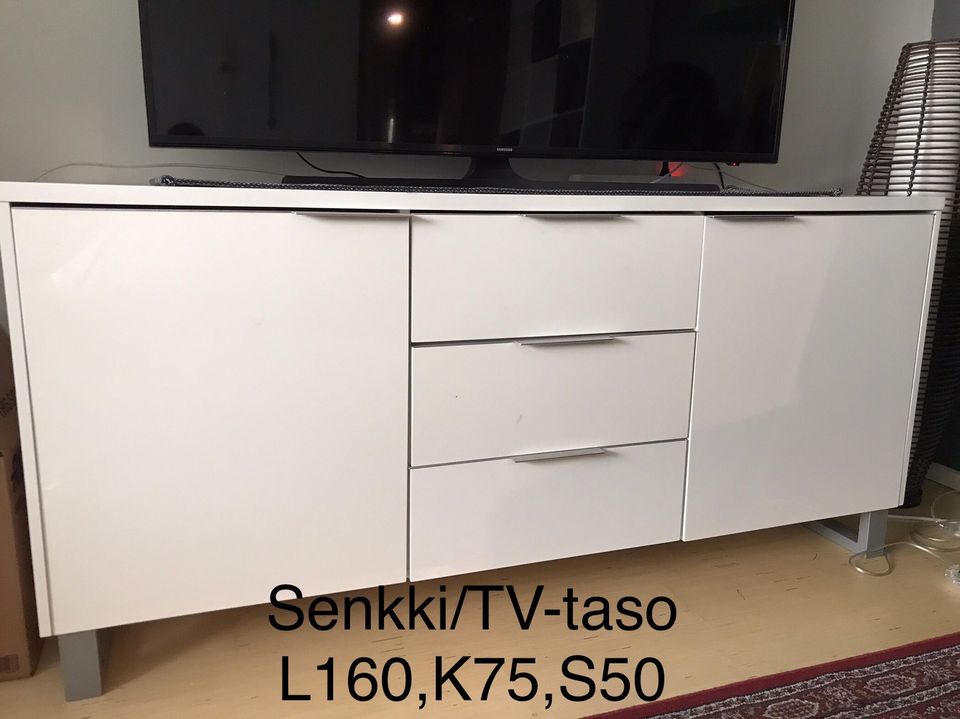 Valkoinen senkki/TV-taso