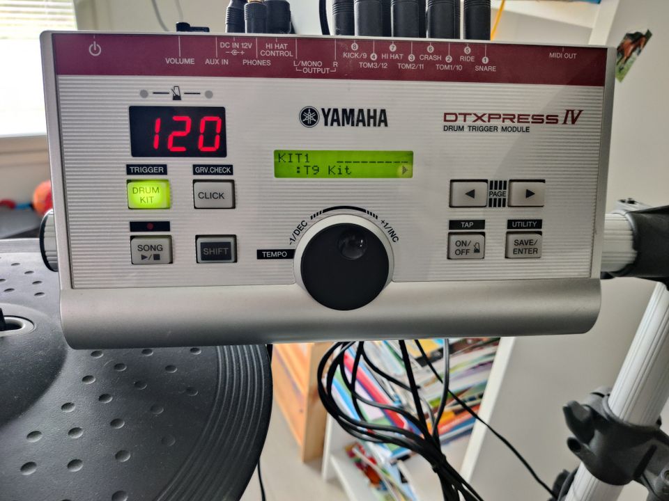 Sähkörummut: Yamaha DTXPRESS IV