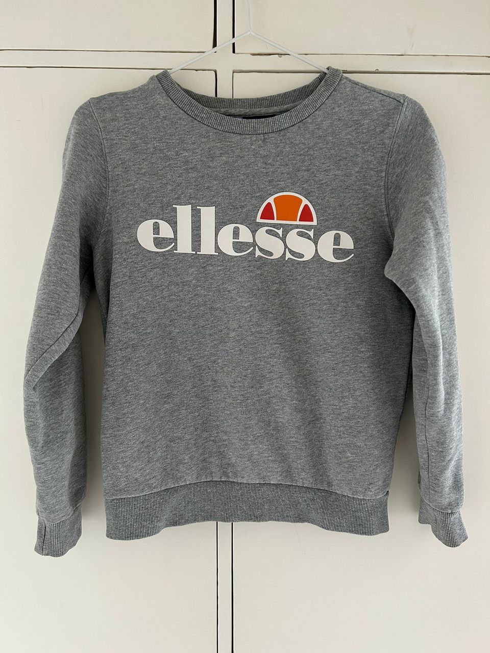 ellesse -merkkinen gollege paita 140 / 146 cm