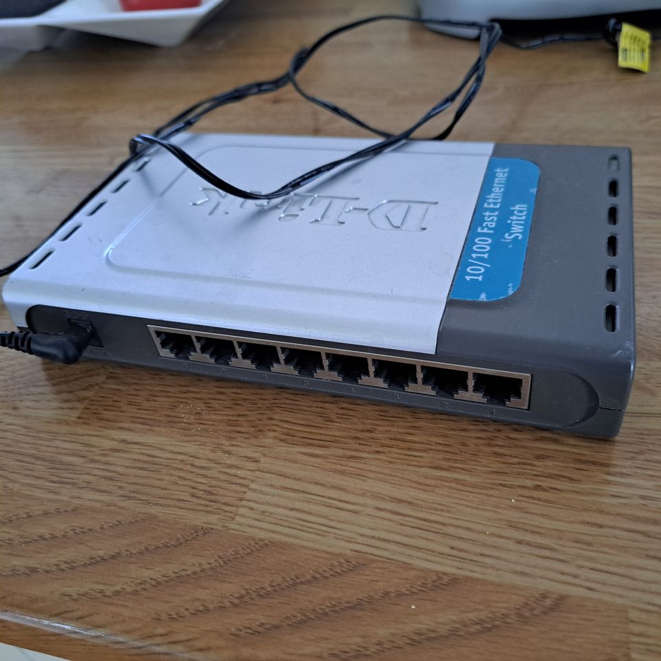 D-Link 8-port 10/100 Fast Ethernet Switch