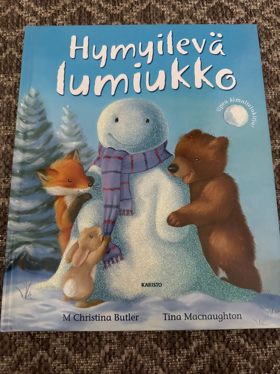 Hymyilevä lumiukko