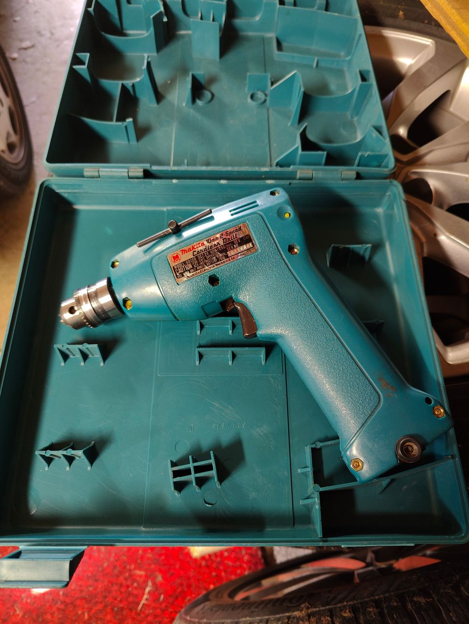 Makita 6012D -porakone