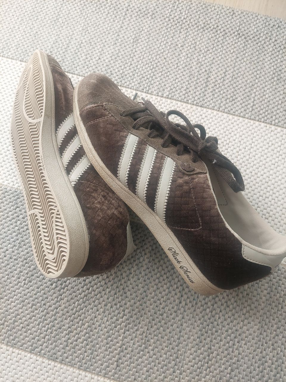 Adidas Sleek Series kengät