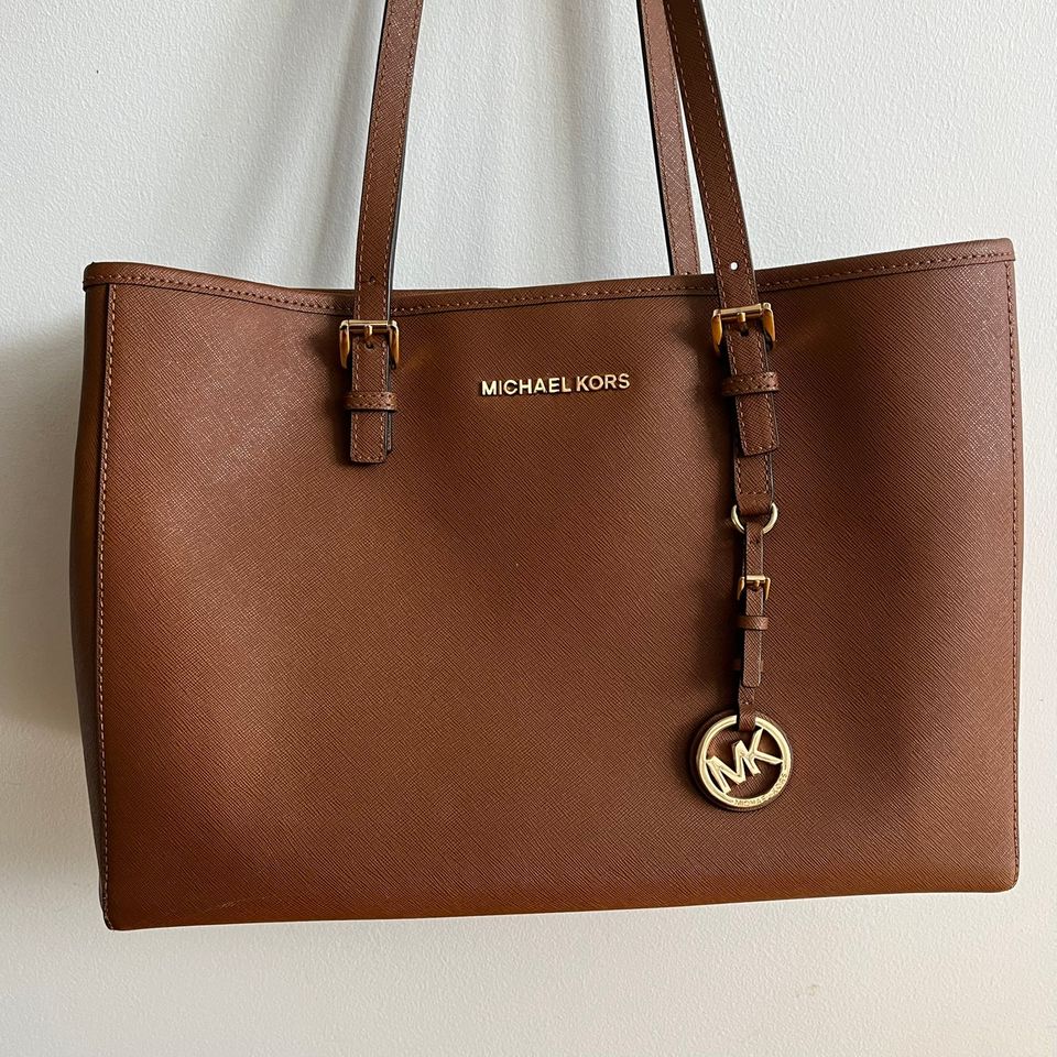 Michael Kors Jet Set Travel konjakki