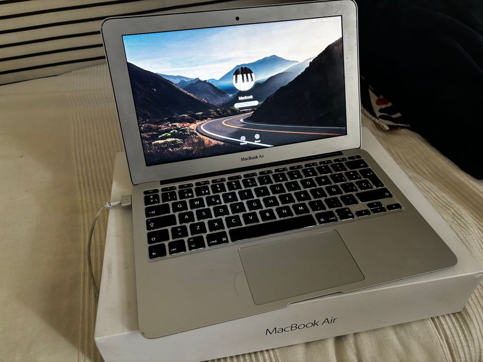 MacBook Air 11” (Early 2015) A1465