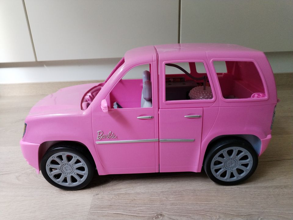 Barbie matkailuauto + nuket