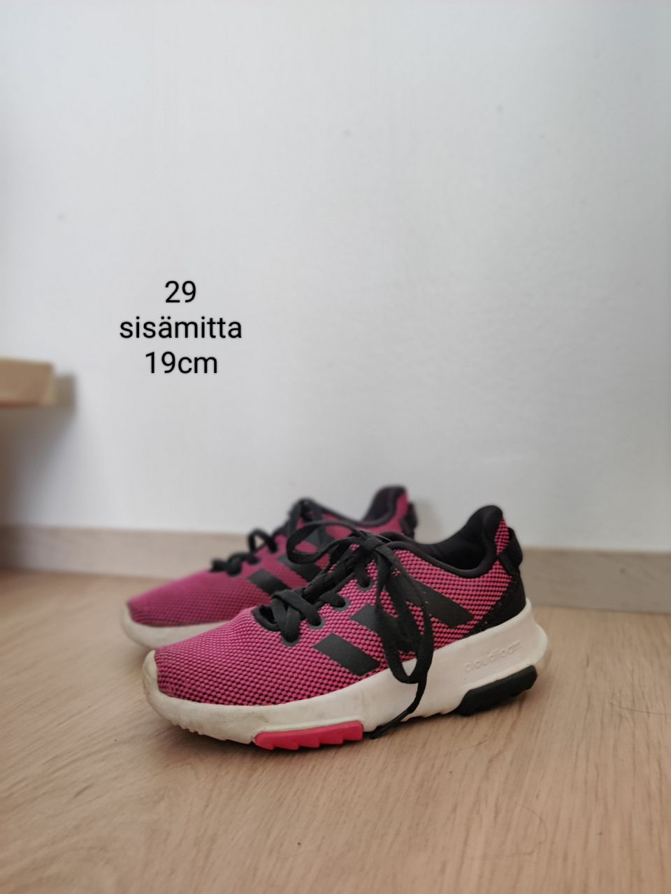 Adidas lenkkarit 29