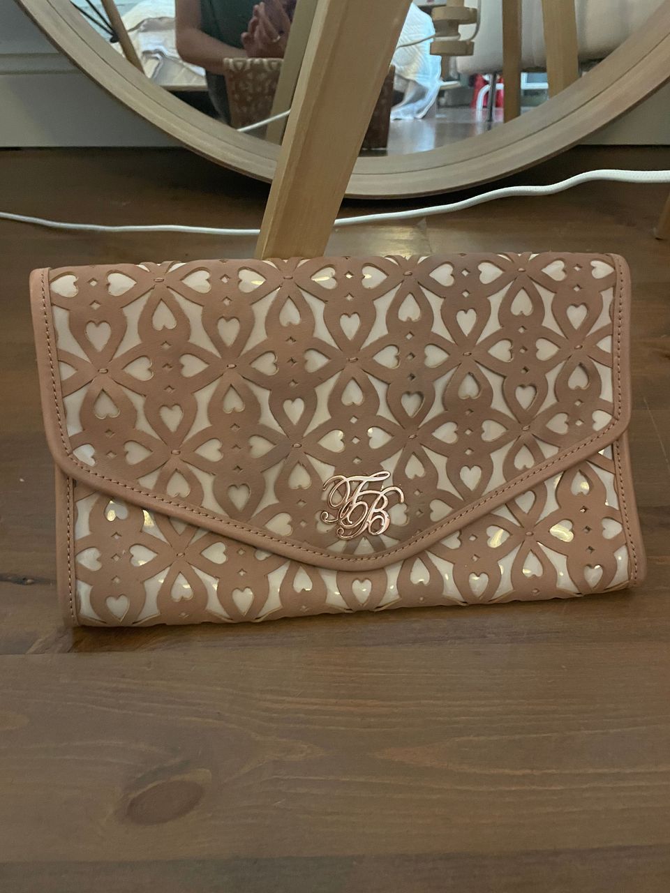 Tedbaker laukku clutch-mallinen