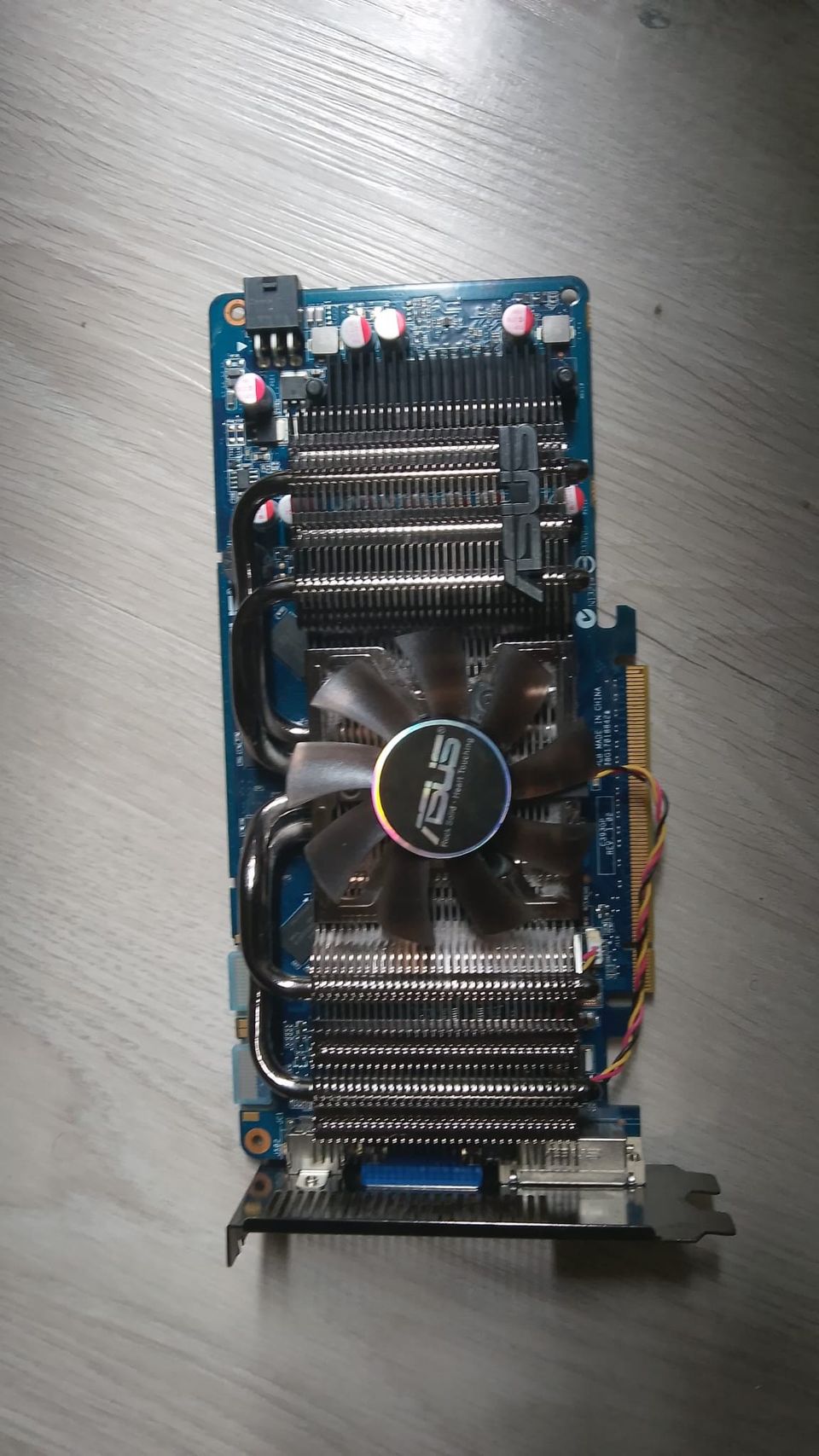 Näytönohjain Asus GTS 250