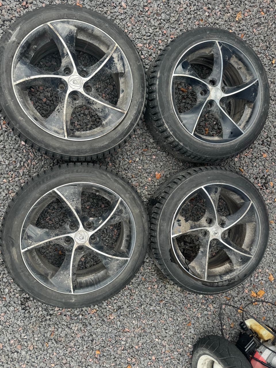 205/50R17 renkaat ja vanteet