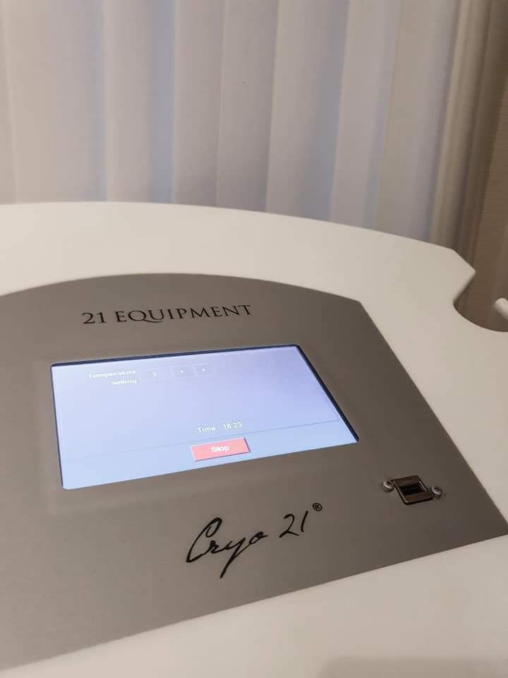 Cryo21 kylmähoitolaite ja hoitopöytä