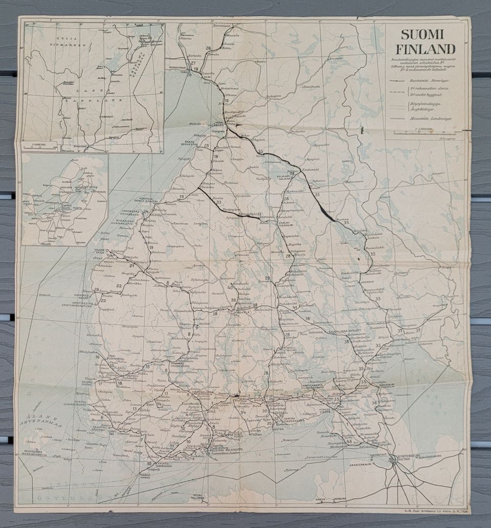 Kartassa Suomen rautatiet, asemat, höyrylaivareitit ja maantiet 1924