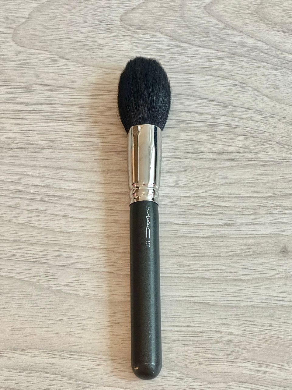 MAC 138 Tapered Face Brush meikkisivellin/contour sivellin