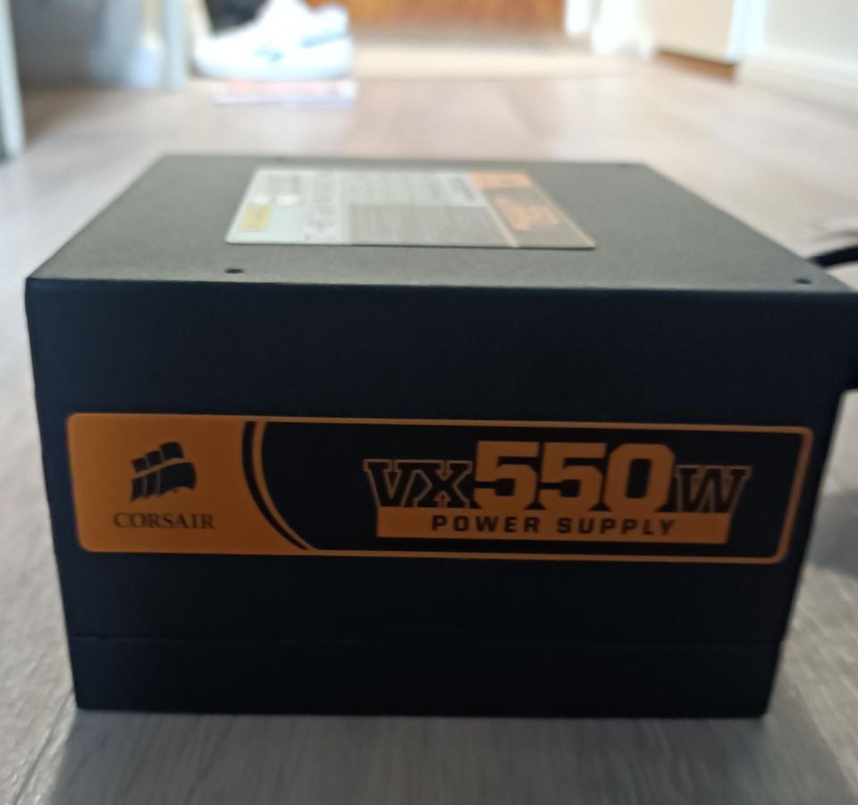 Corsair VX550W virtalähde