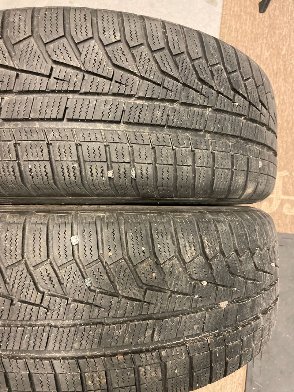 Kitkarenkaat Hankook winter evo2 225/R60/18