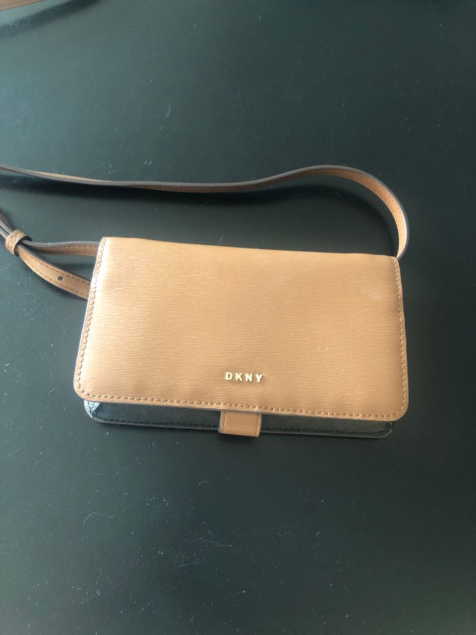 Dkny kortti/kännykkälaukku