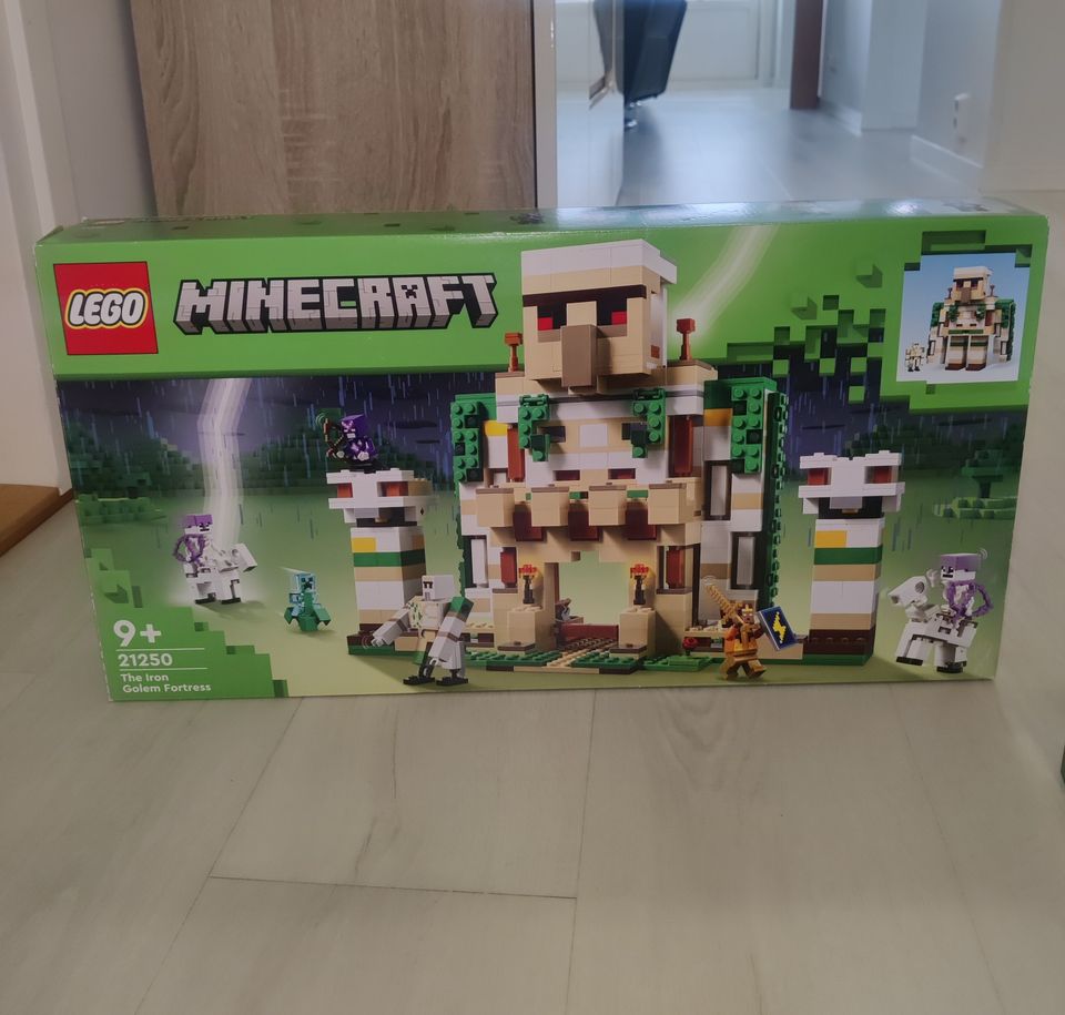 LEGO Minecraft 21250 - Rautajätin linnake