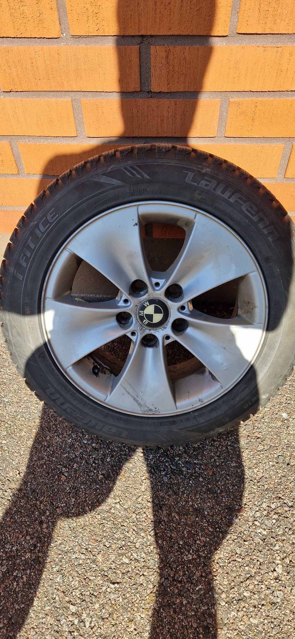 4kpl 16" Bmw renkaat vanteineen