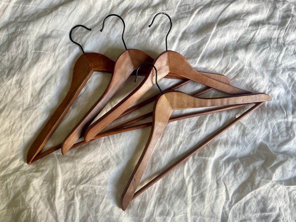 30 wooden hangers