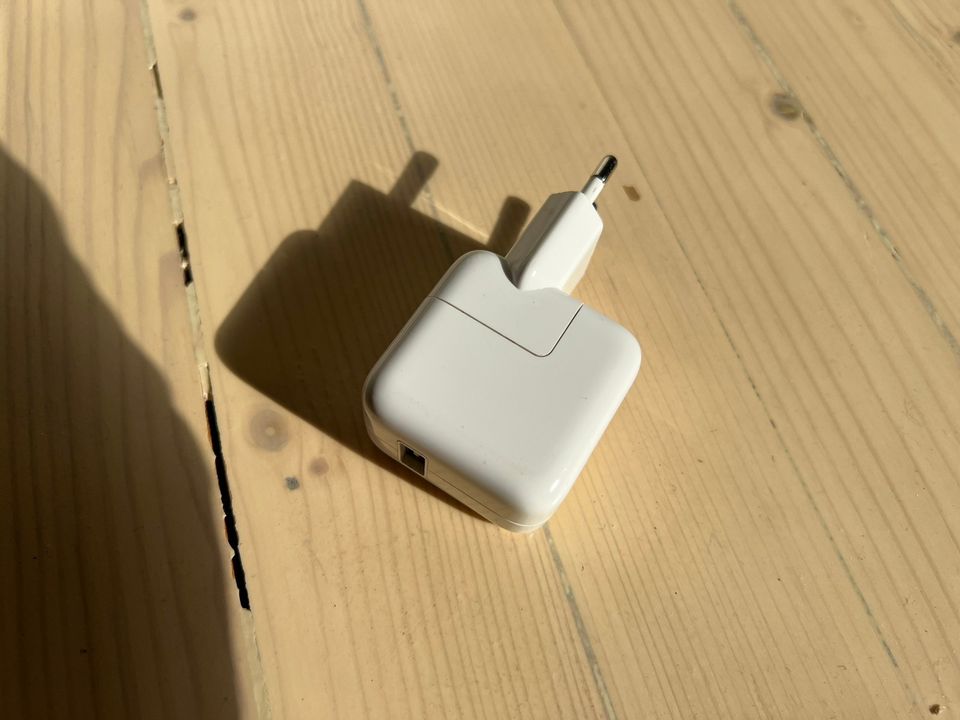 Apple 10W power adapter