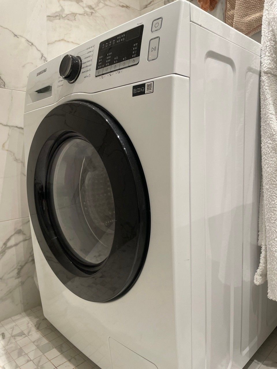 Myydään Samsung WD400T kuivaava pesukone muuton alta pois, wasingmachine + dryer