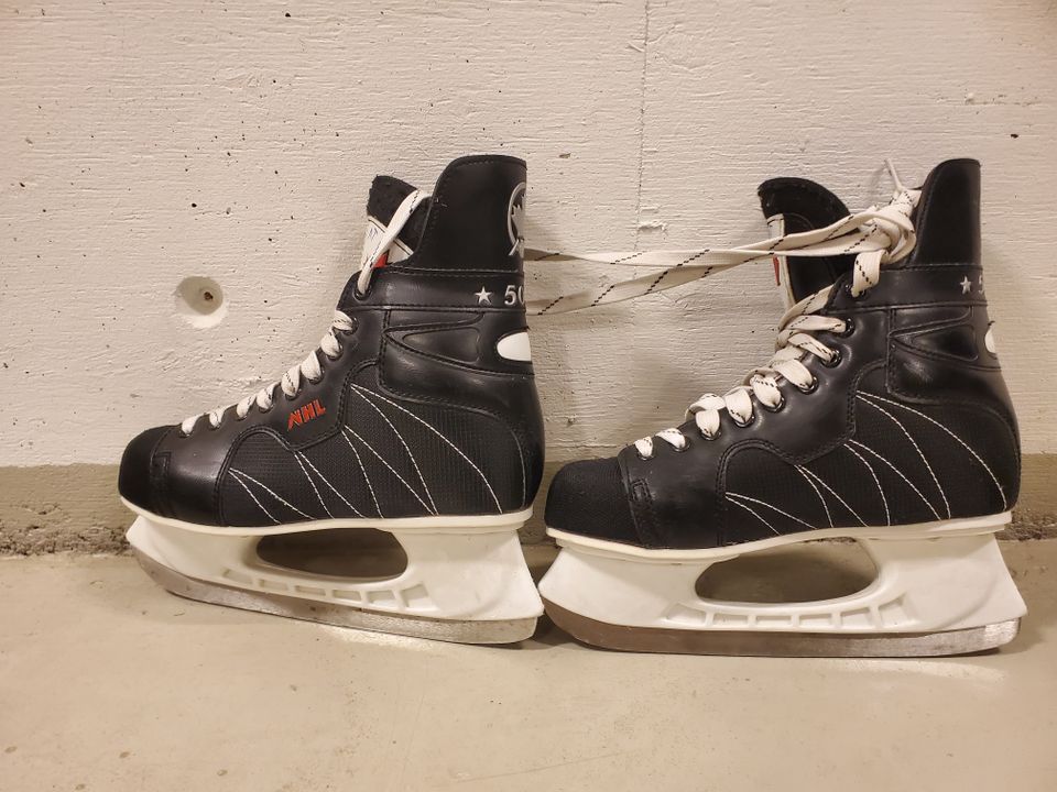 Hockey skates size 42