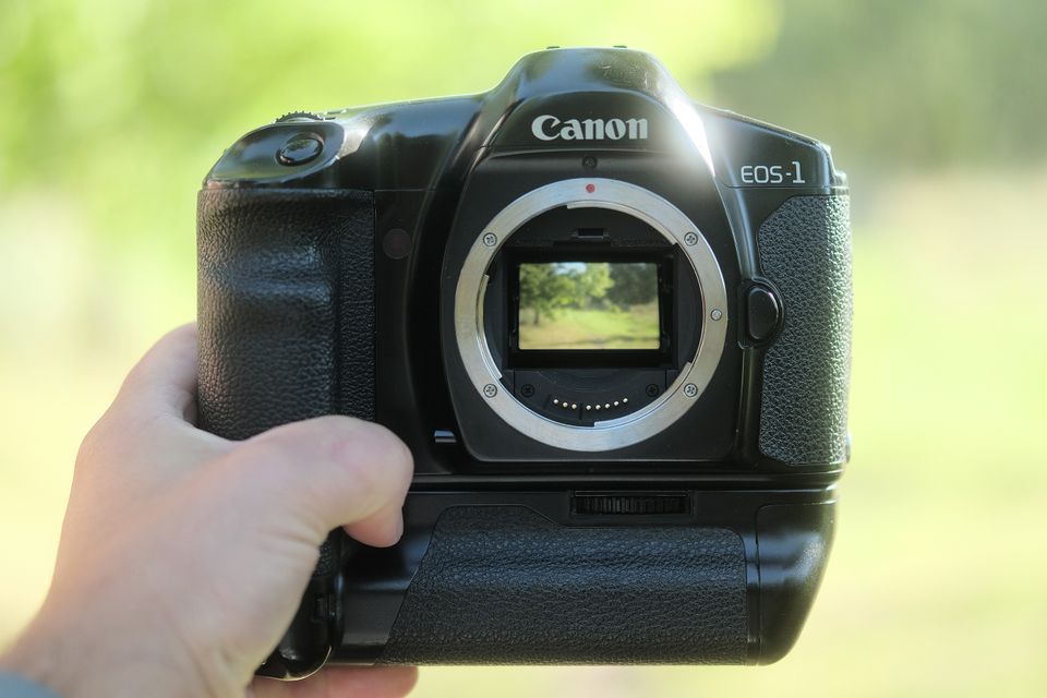 Canon EOS-1 filmikamera (viallinen)