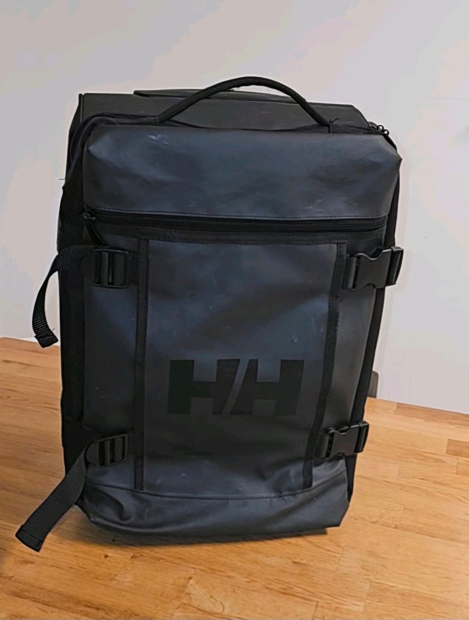 Helly Hansen matkalaukku