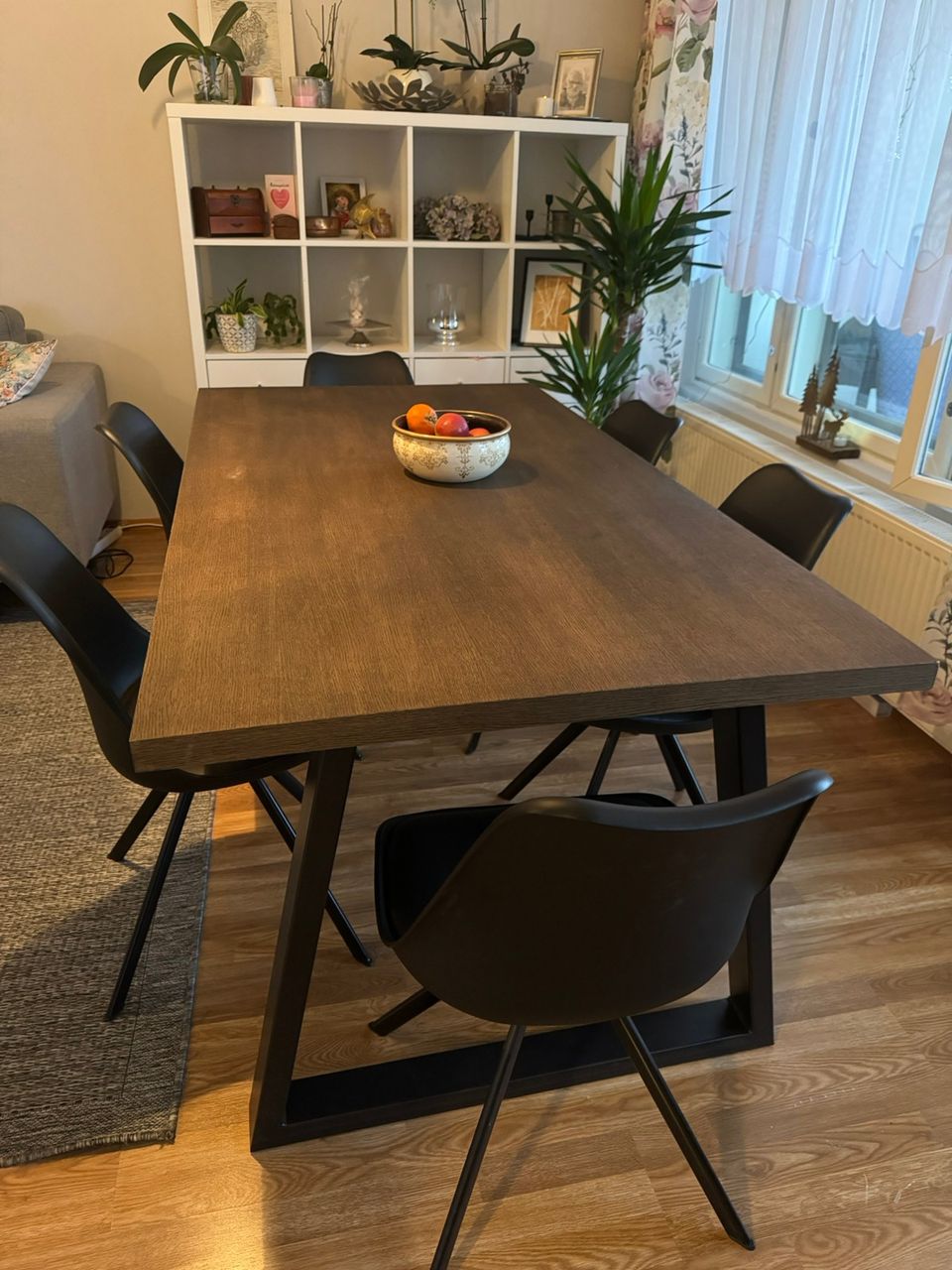 Table + 6 chairs