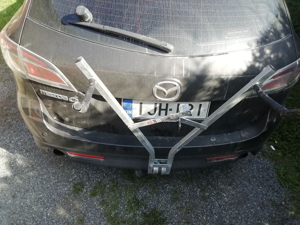 Pyöräteline autoon