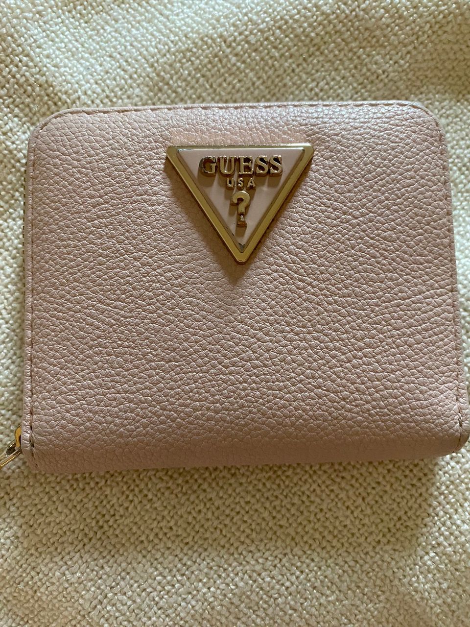 Guess lompakko 20e