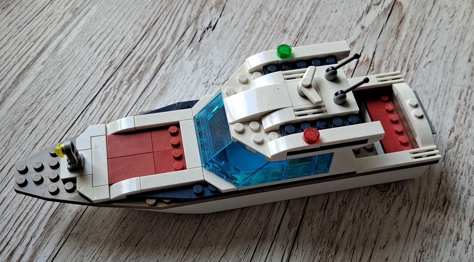 Lego boat