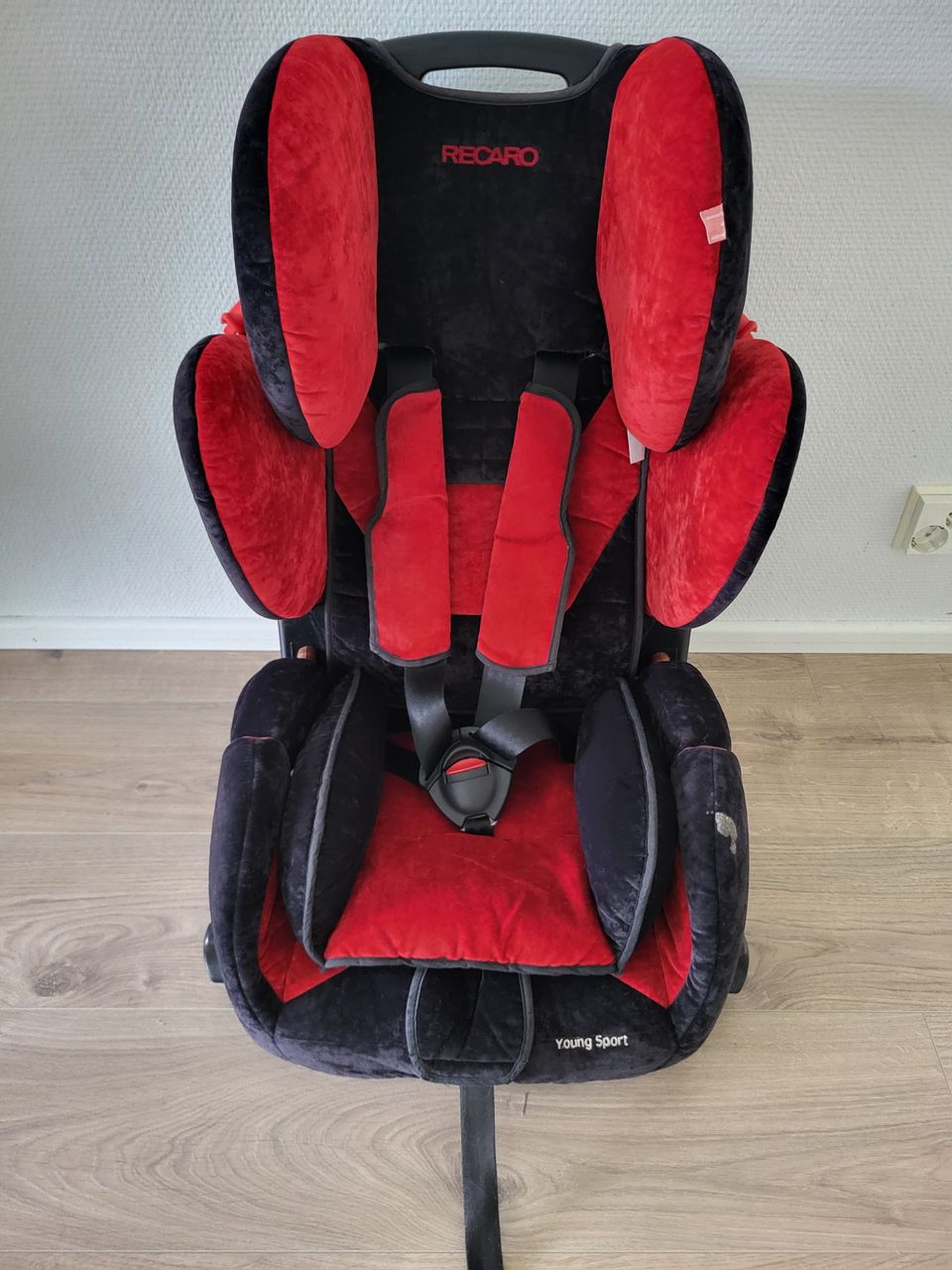 Recaro Sport Young turvaistuin